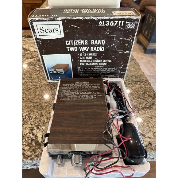 Sears 613671123 Citizens Band Two-Way CB Radio Vintage Box Radio Mic